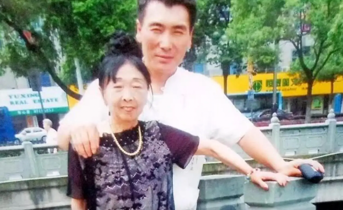 Chuyện tình của bà lão 60 tuổi Mã Ngọc Tình và nam thanh niên 25 tuổi từng bị gia đình phản đối dữ dội. 