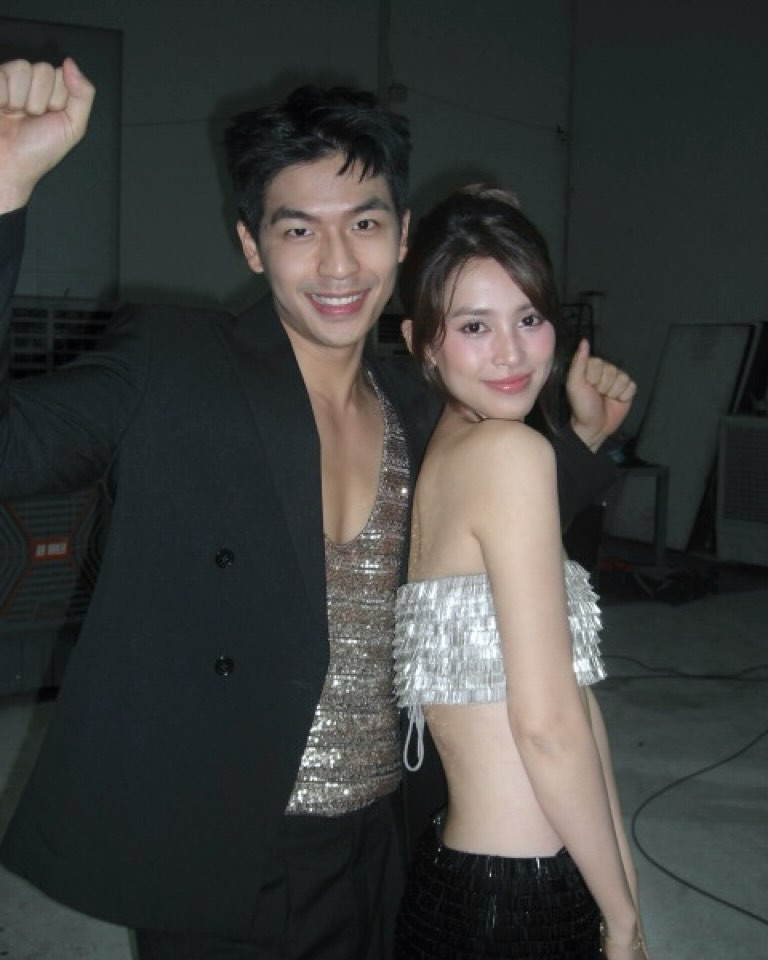 Diễn viên Quốc Anh và Hoa hậu Tiểu Vy bị nghi ngờ đang hẹn hò sau khi đóng chung phim Bộ Tứ Báo Thủ. 