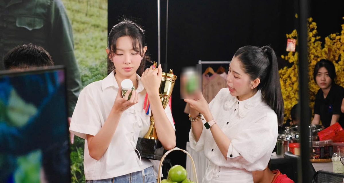 'Cú ngã ngựa' của Hoa hậu Thùy Tiên Ảnh 1