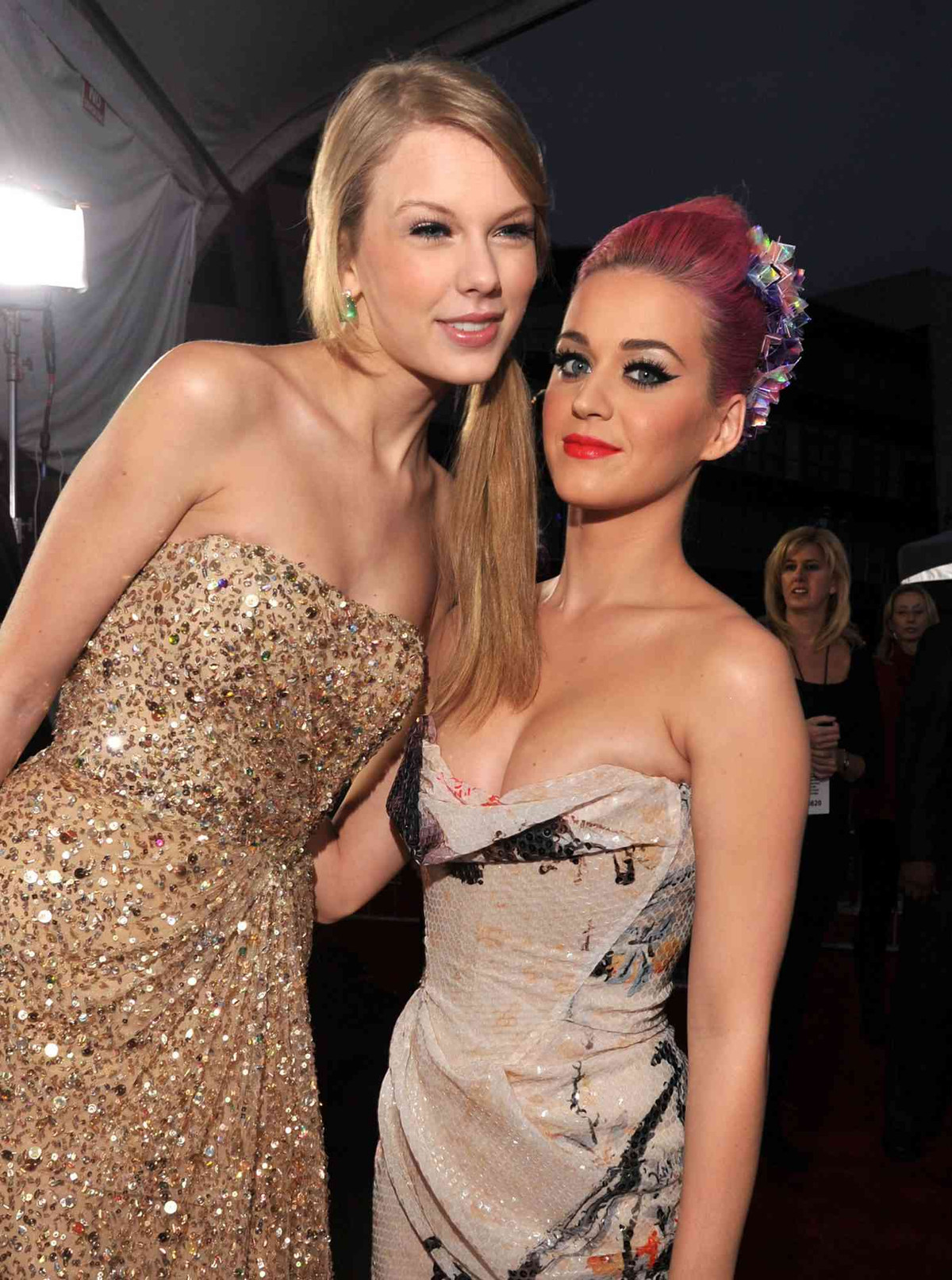 Từng 'không đội trời chung', Katy Perry nay bất ngờ 'cầu cứu' Taylor Swift Ảnh 4