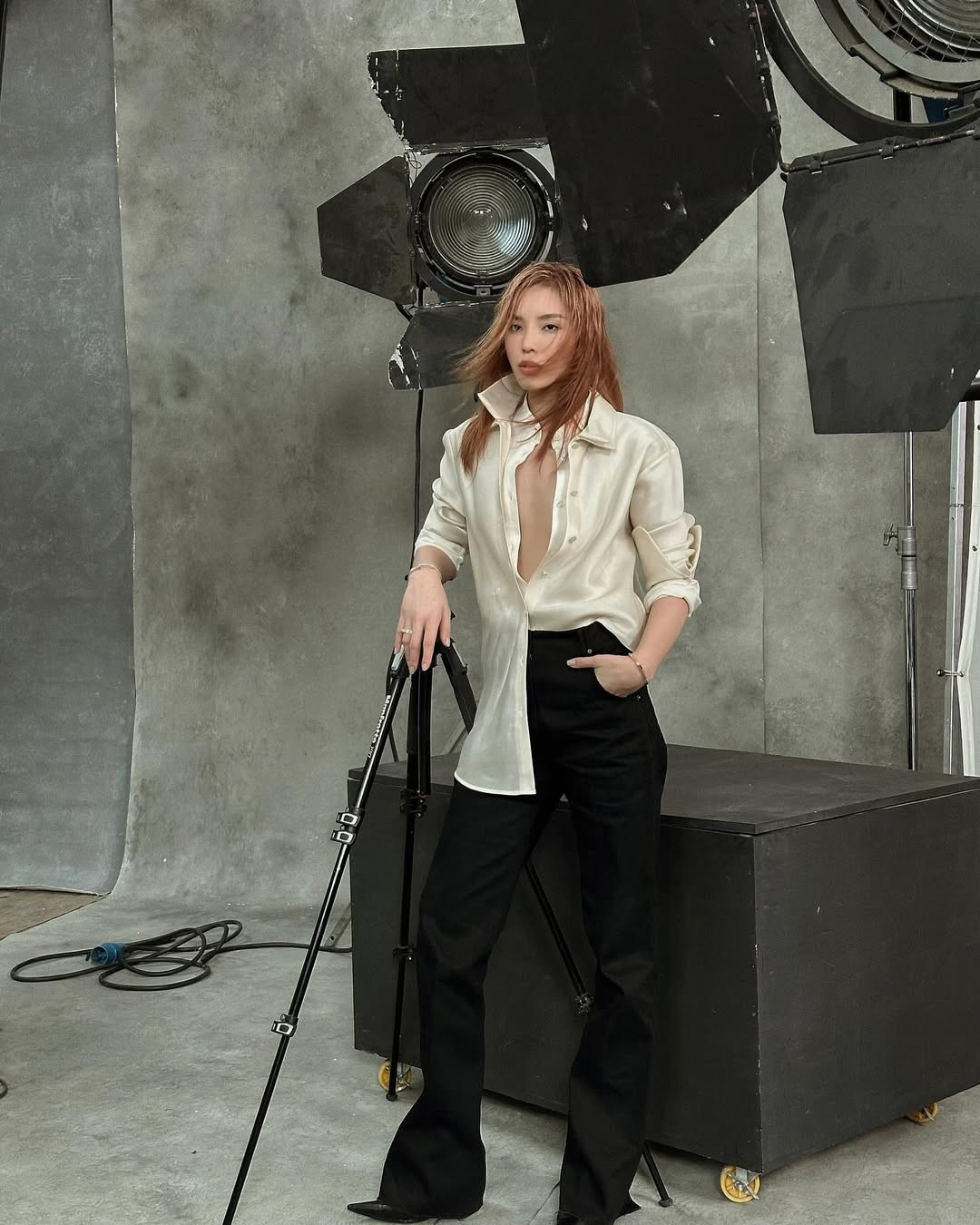 Hoa hậu Kỳ Duyên 'lăng xê' mốt không nội y trong bộ ảnh mới. (Ảnh: FBNV)