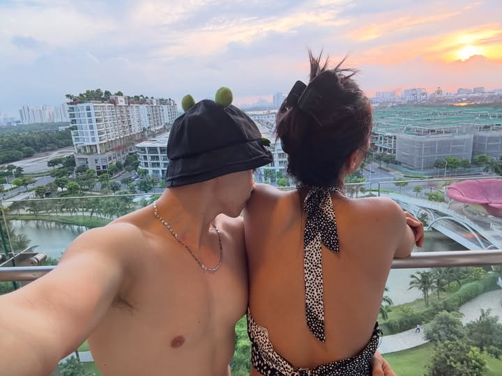 Chồng sắp cưới của H'Hen Niê khoe khoảnh khắc thân mật gây 'đỏ mặt'. (Ảnh: FBNV)