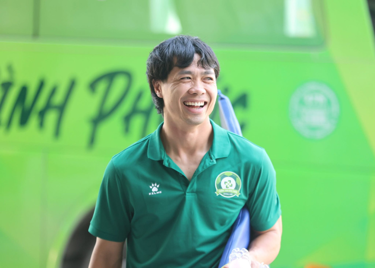 Công Phượng tái xuất, lập tức đón tin vui ở cuộc đua vô địch 1 Dù chỉ dự bị nhưng Công Phượng vẫn tận hưởng được niềm vui lớn cùng đội nhà. Ảnh: CLB Bình Phước