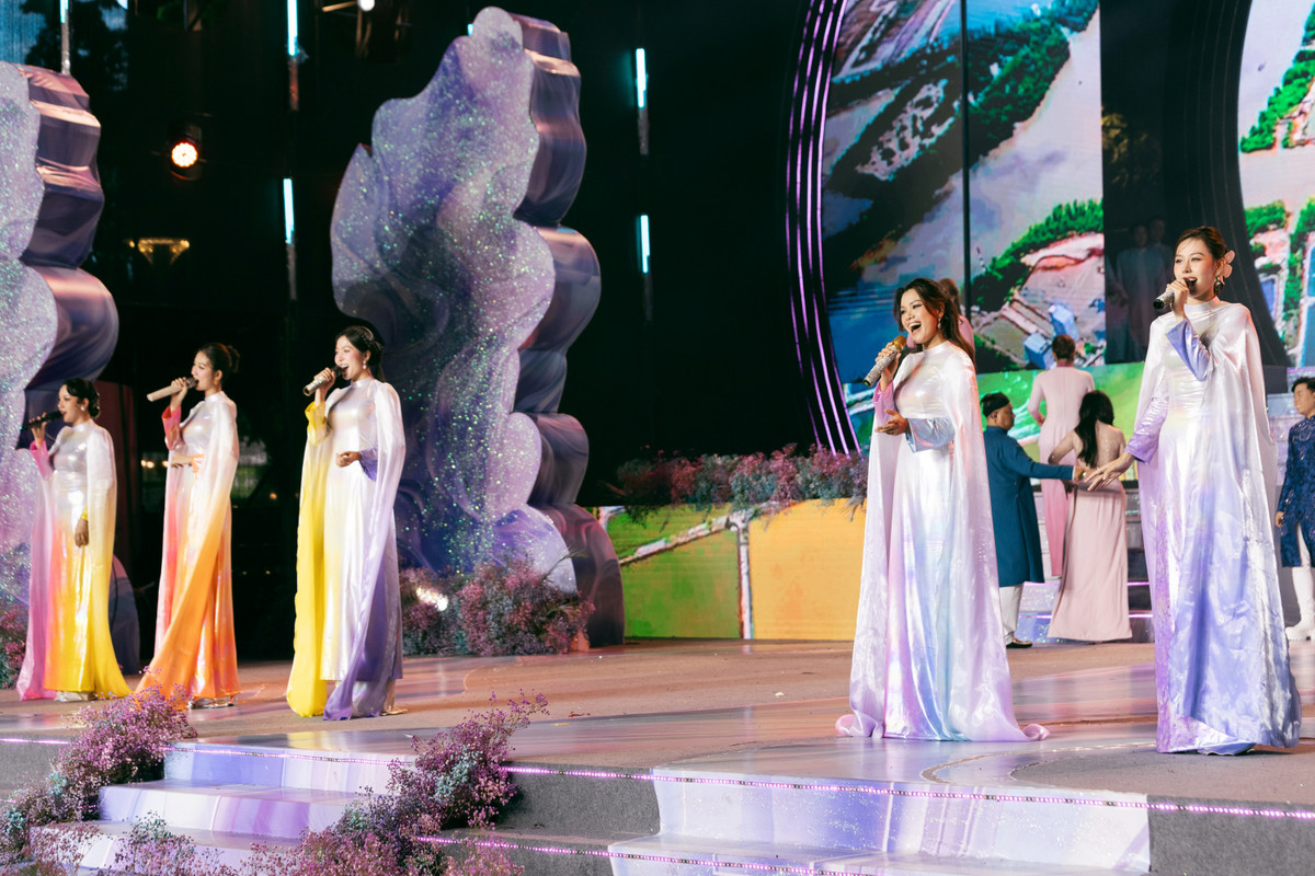 Á hậu Ngọc Hằng lần đầu 'đọ' giọng với Phương Vy Ảnh 2