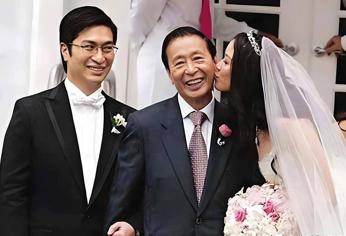 Đám cưới của Từ Tử Kỳ năm 2006. (Ảnh: Sohu)