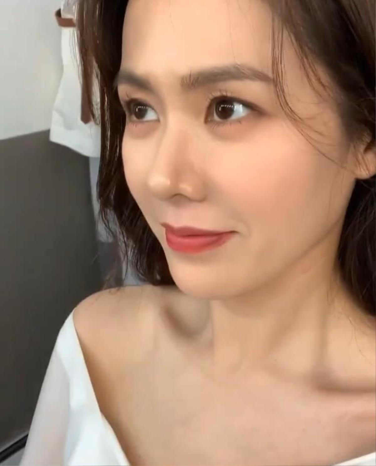 Son Ye Jin tung video và hình tự chụp khiến fans hào hứng: 'Đúng là chị gái biển cả' Ảnh 3