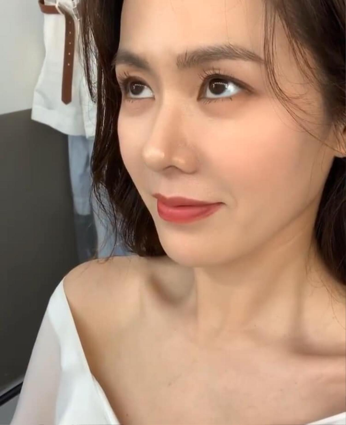 Son Ye Jin tung video và hình tự chụp khiến fans hào hứng: 'Đúng là chị gái biển cả' Ảnh 5