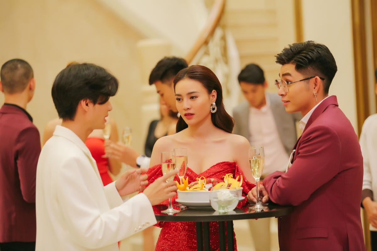 Trấn Thành, Đông Nhi, Ninh Dương Lan Ngọc cùng dàn cast khủng quy tụ trong web-drama 'Kẻ săn tin' Ảnh 5