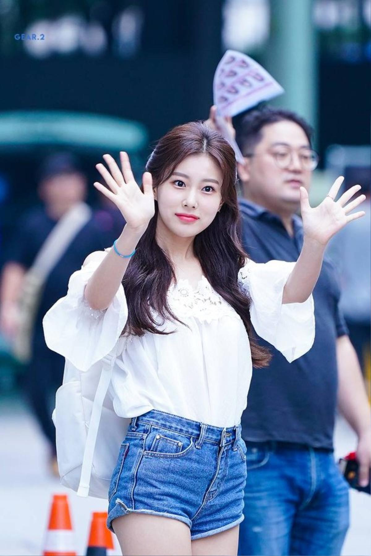 Chuẩn chỉnh cả nhan sắc và tài năng, top 3 visual của IZ*ONE đúng là 'con nhà người ta' trong truyền thuyết Ảnh 7