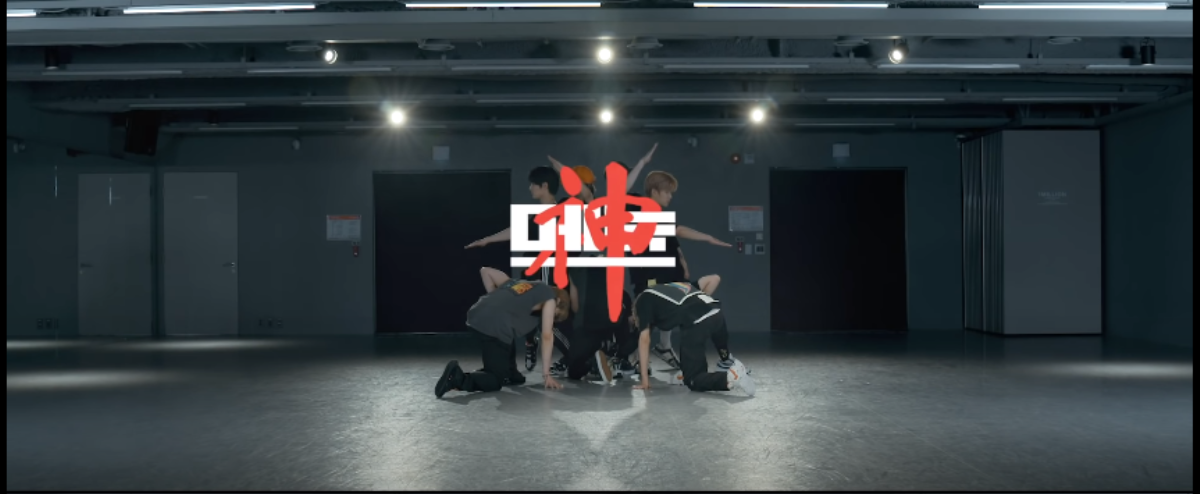 Stray Kids 'đánh úp' video dance practice 'God's Menu' trước khi công bố món quà chính thức ăn mừng 20 triệu lượt xem Ảnh 6