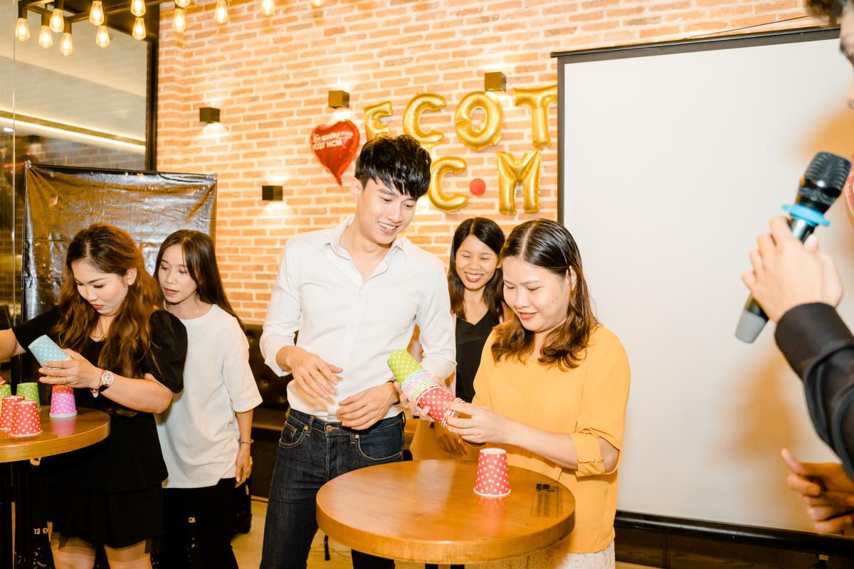 Quốc Trường rơi nước mắt trong fan meeting, liên tục bị hối thúc mau lập gia đình Ảnh 6