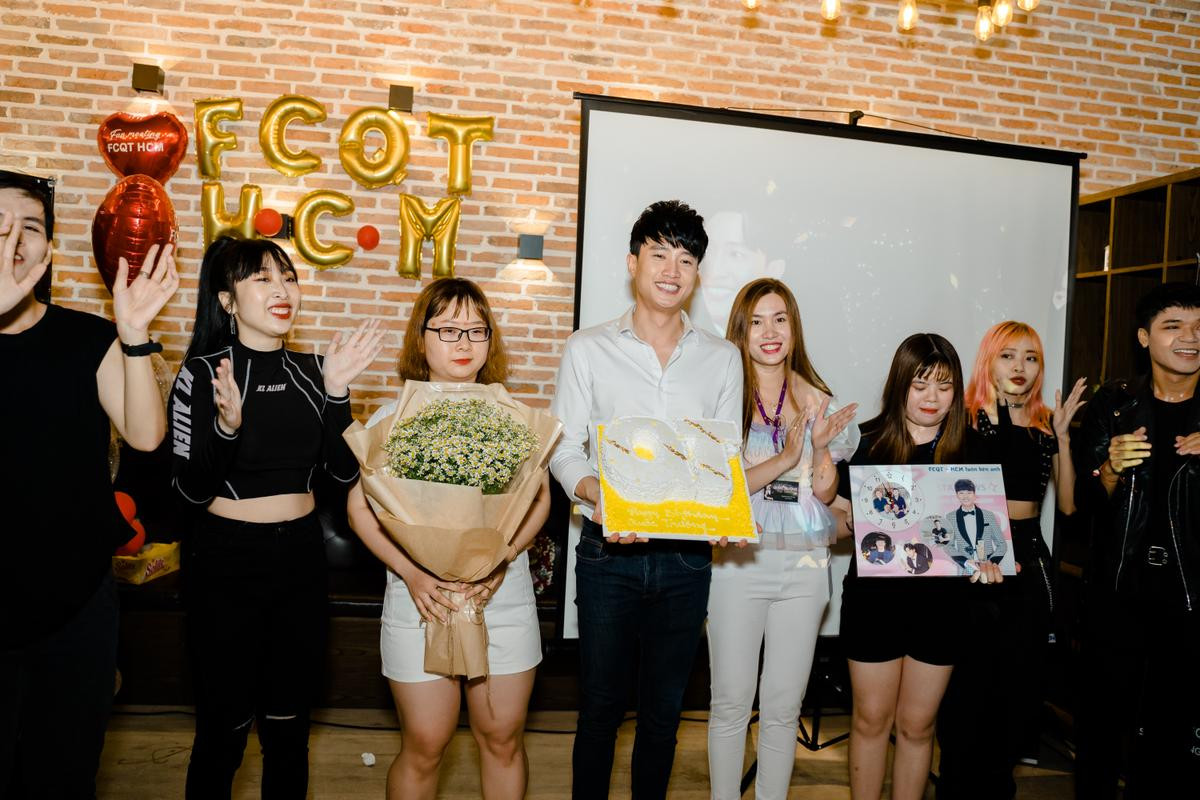 Quốc Trường rơi nước mắt trong fan meeting, liên tục bị hối thúc mau lập gia đình Ảnh 8