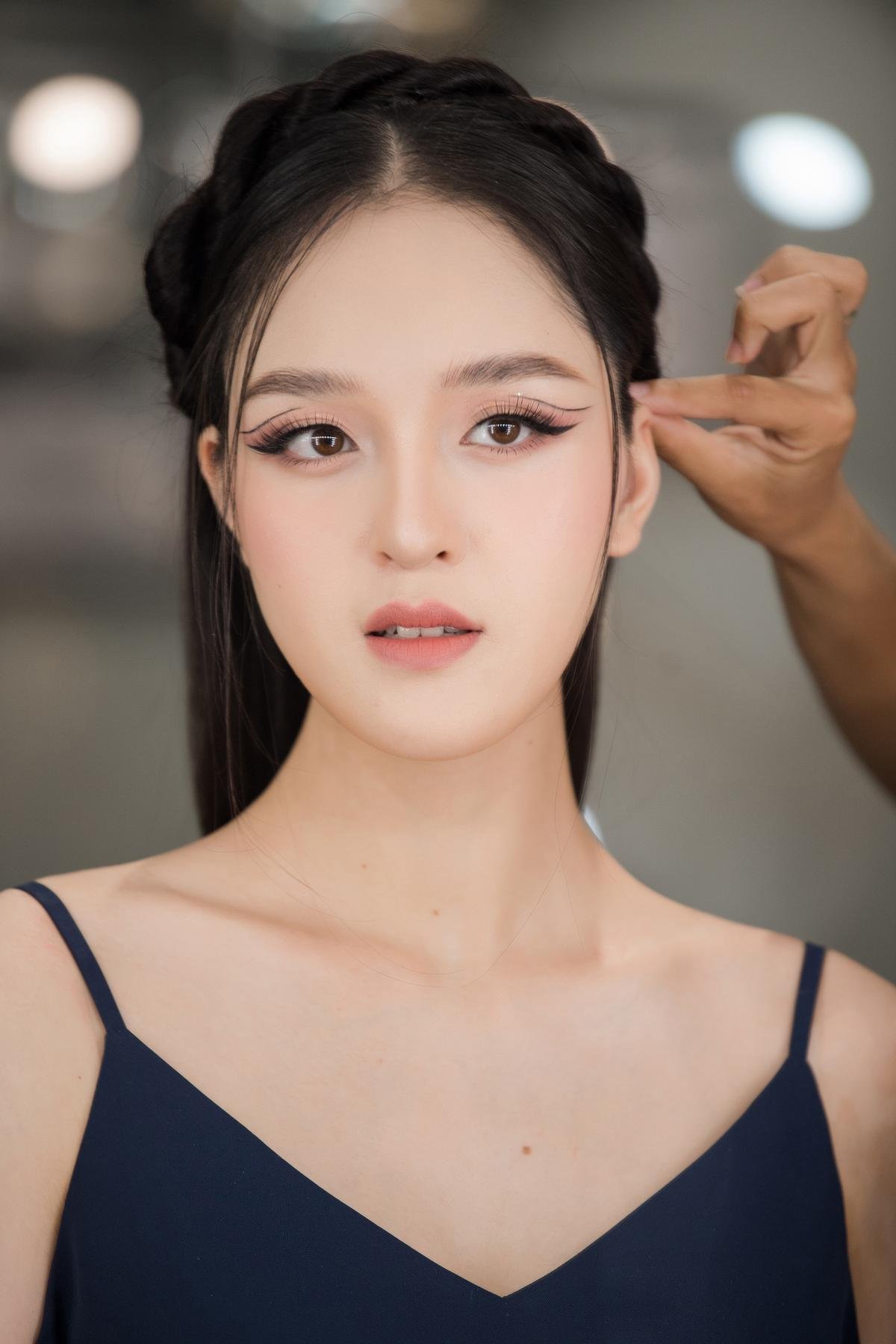 Á hậu Hoàng Anh tái xuất sàn catwalk với cách make up độc đáo tựa thần tiên tỷ tỷ’ Ảnh 7