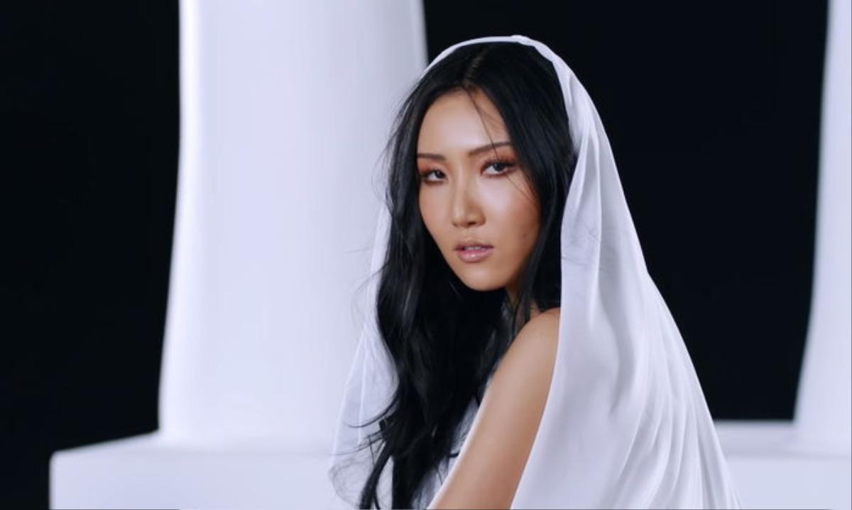 Chuyện gì khiến Hwasa (MAMAMOO) phải khóc liên tục trong suốt quá trình làm album thế này? Ảnh 6