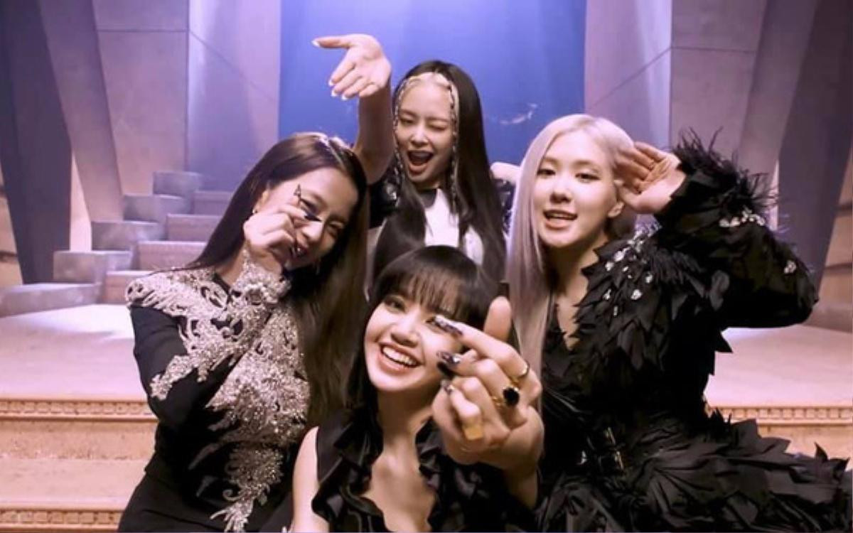 Cận cảnh loạt tai nghe sang chảnh của các cô nàng BlackPink Ảnh 1