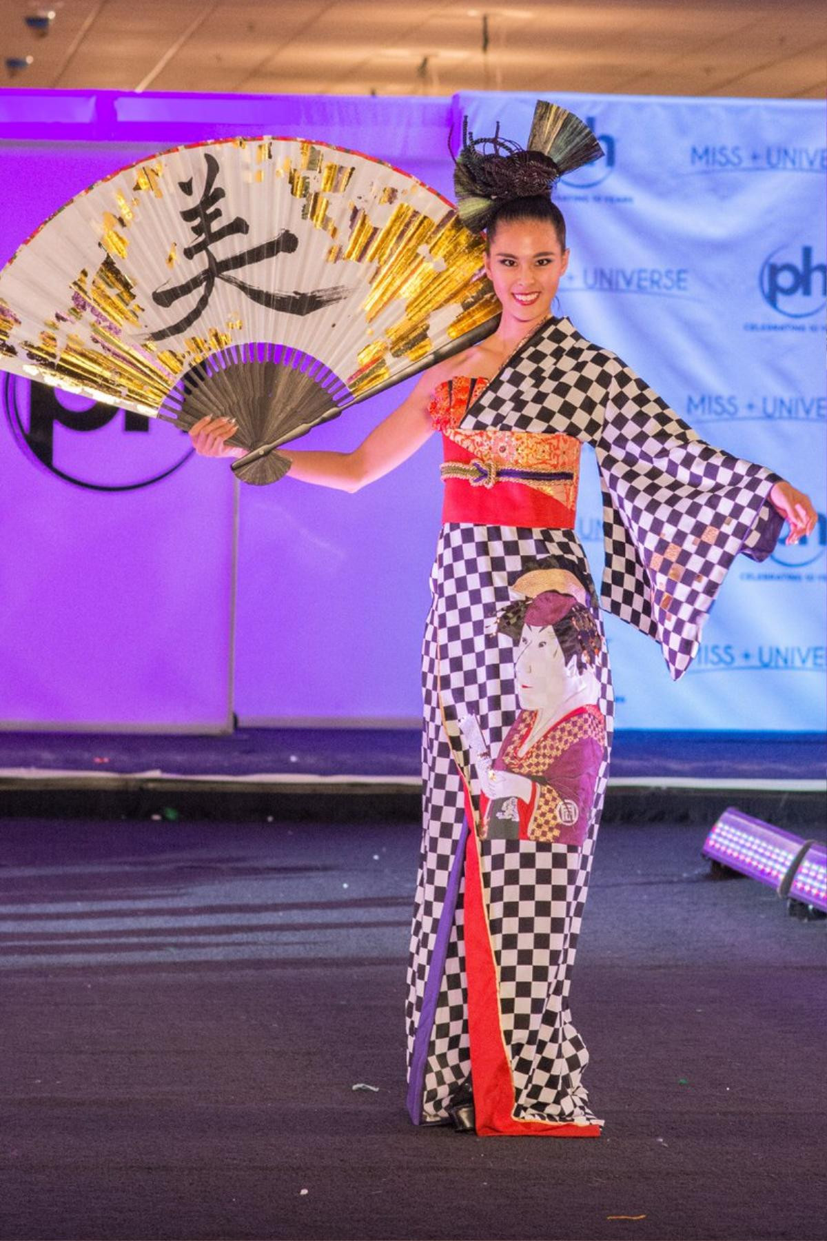 Miss Universe thích 'biến hình' - múa võ, có ngay 14 mẫu National Costume quá xuất sắc cho Khánh Vân giật giải Ảnh 10