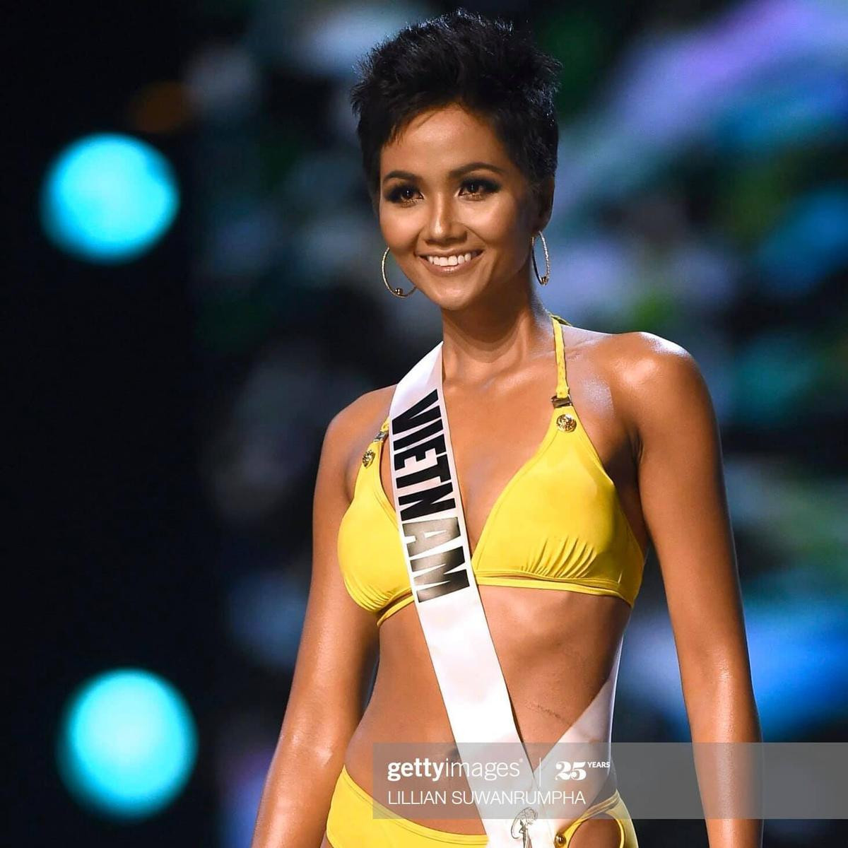 Mâu Thủy khoe body nóng bỏng, fan trầm trồ: Top 3 Miss Universe Vietnam 2017 'quá đỉnh'! Ảnh 4