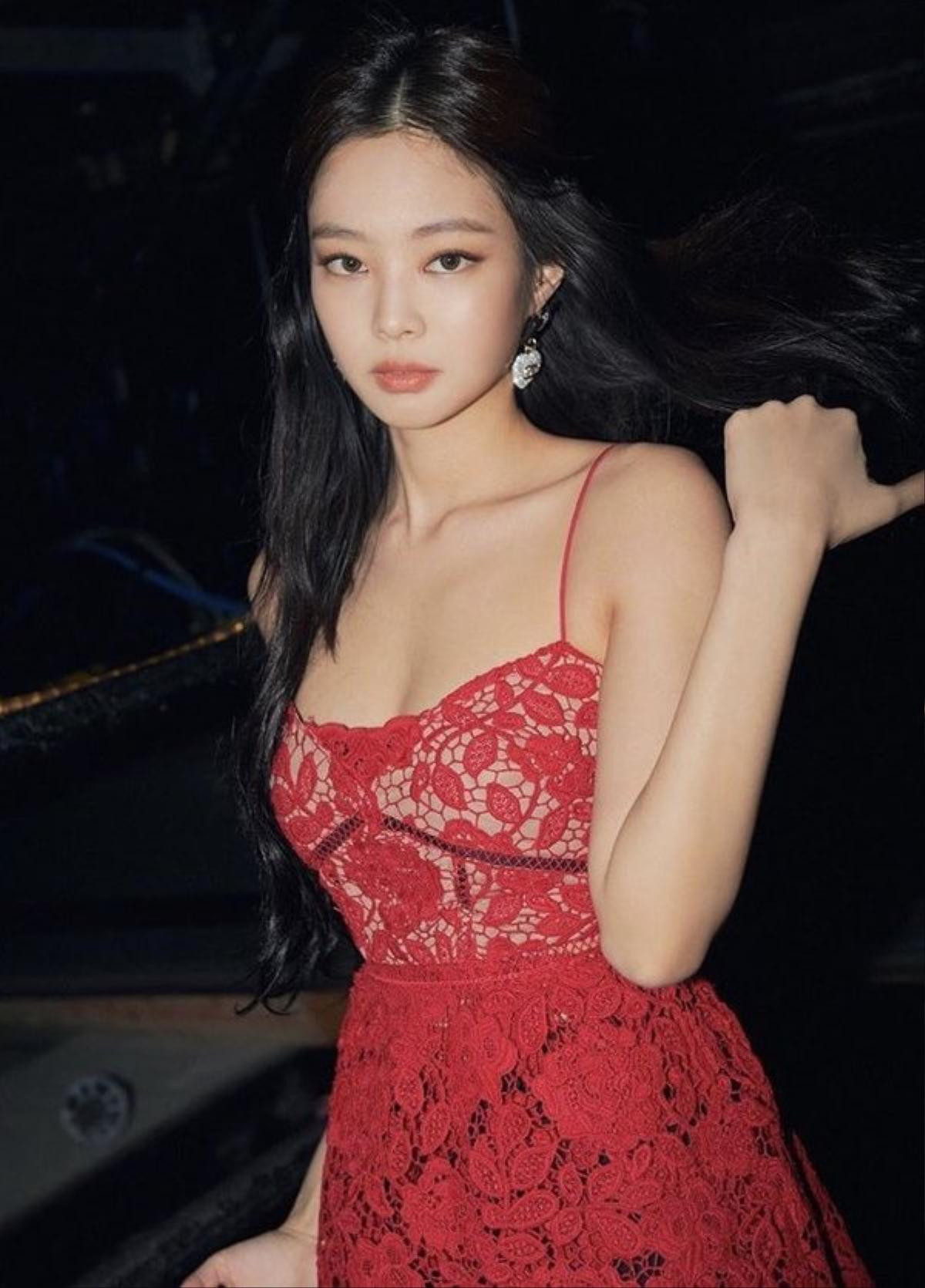 Phần trình diễn của Erik bất ngờ bị tố 'sao chép' Jennie (BlackPink): Cả concept và nhạc intro đều giống nhau đến ngỡ ngàng Ảnh 1