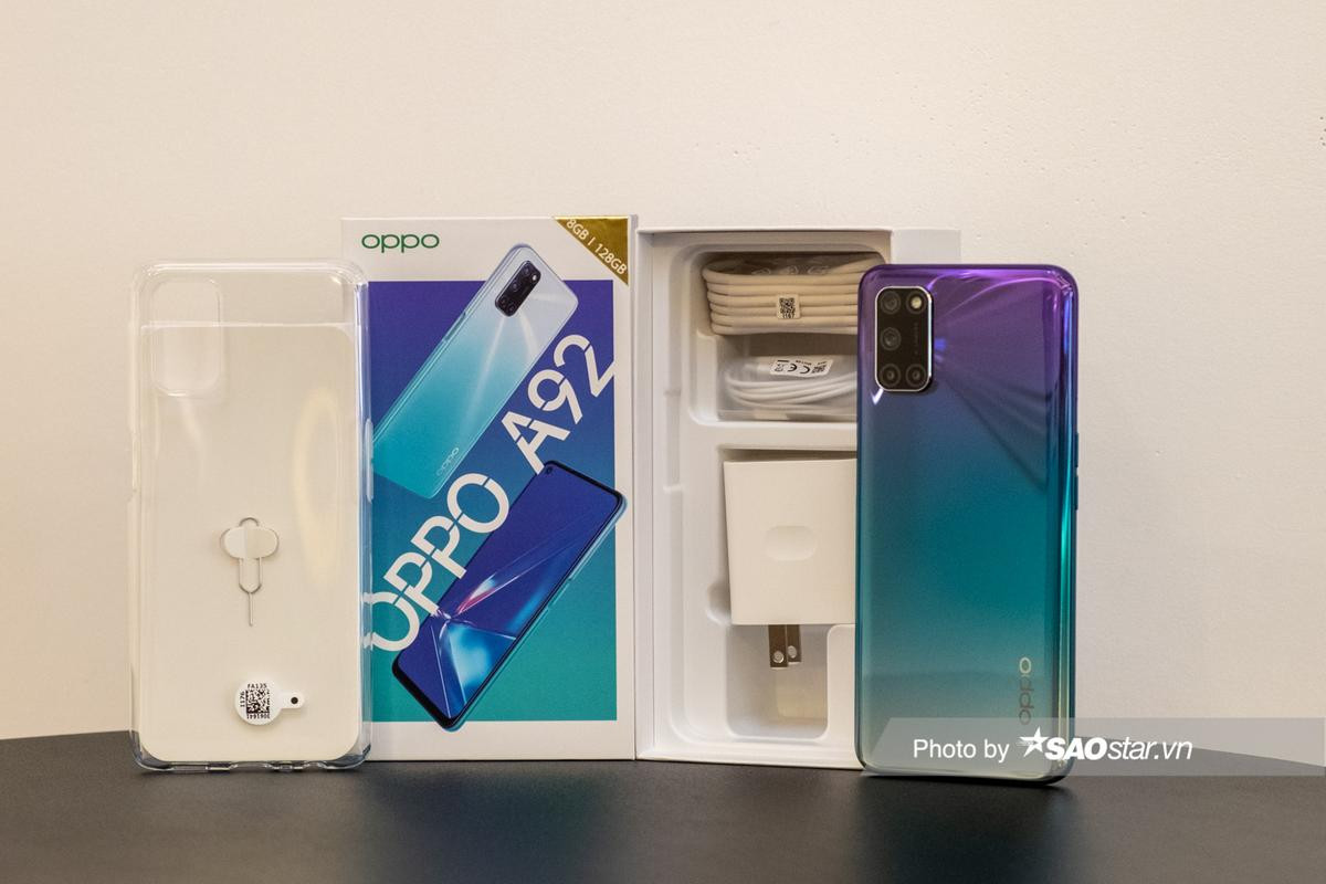 Mở hộp OPPO A92 phiên bản màu tím tại Việt Nam Ảnh 3