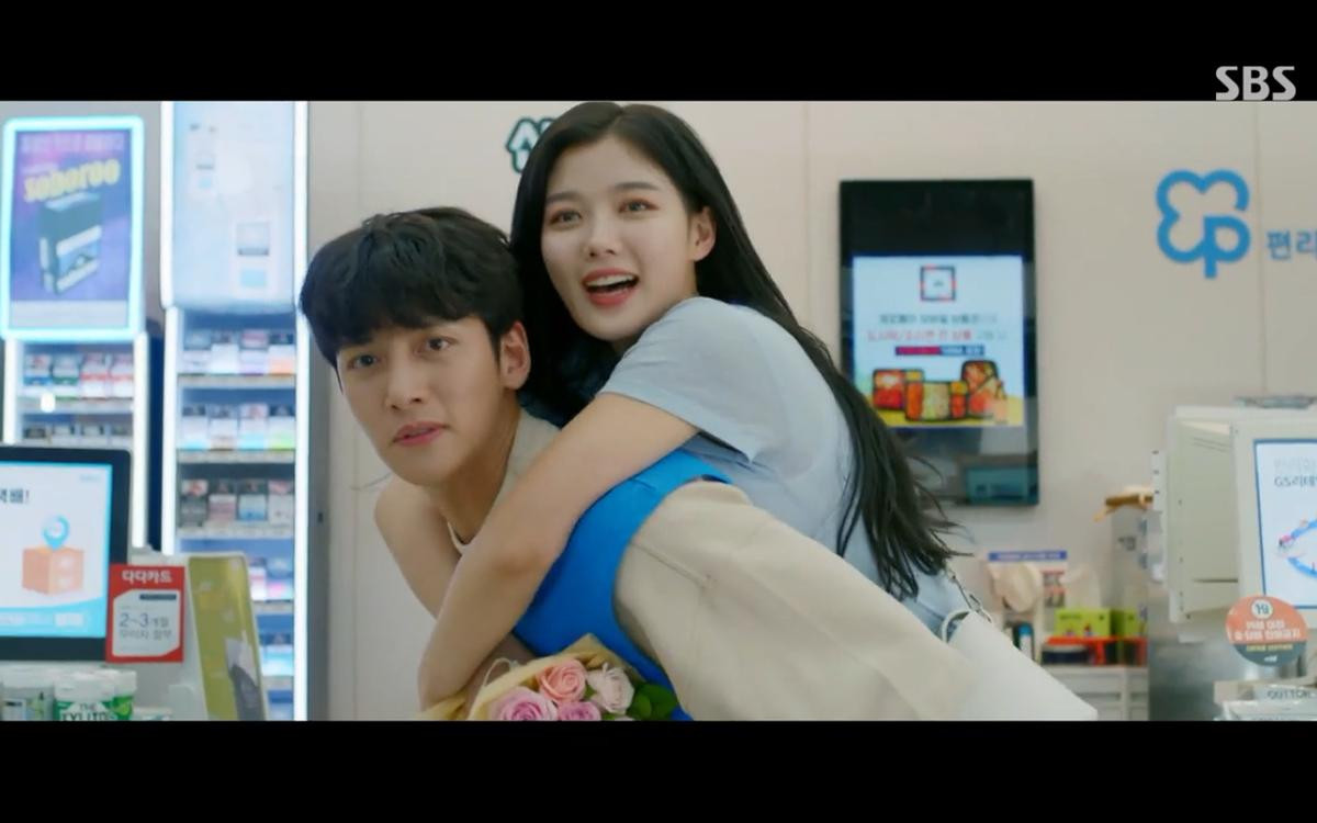 Backstreet Rookie tập 5, 6: Xấu hổ vì làm đổ bể tình yêu của Ji Chang Wook, Kim Yoo Jung xin nghỉ việc? Ảnh 1