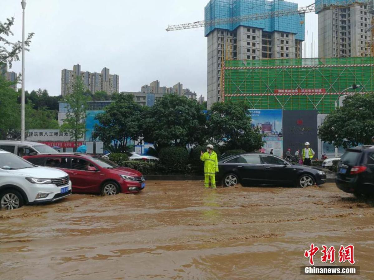 Hình ảnh mưa lũ kéo dài tàn phá Trung Quốc, khiến hàng triệu người bị ảnh hưởng Ảnh 5