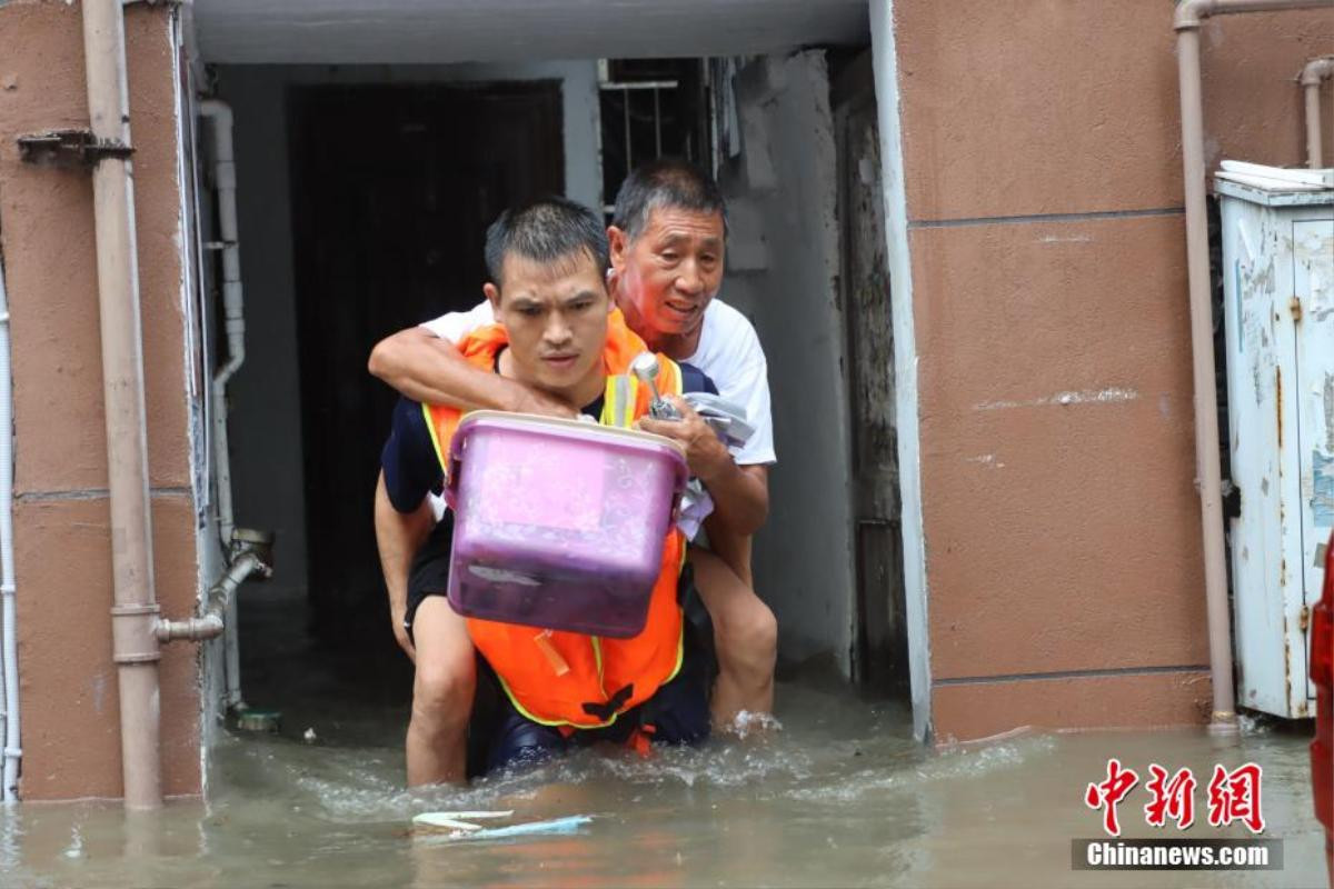 Hình ảnh mưa lũ kéo dài tàn phá Trung Quốc, khiến hàng triệu người bị ảnh hưởng Ảnh 8