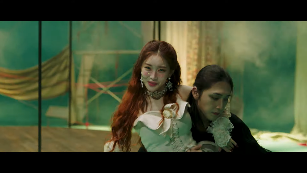 Có thể bạn chưa biết: Cả Chungha và Sơn Tùng M-TP đều đang 'mê mệt' concept này trong MV comeback... Ảnh 2