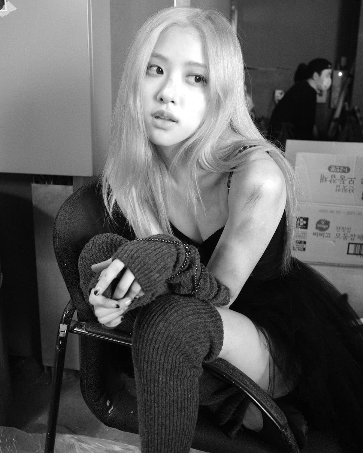 Sự thật về cơ thể chẳng chịt vết thương của Rosé (BlackPink) trong loạt ảnh mới đăng tải Ảnh 1