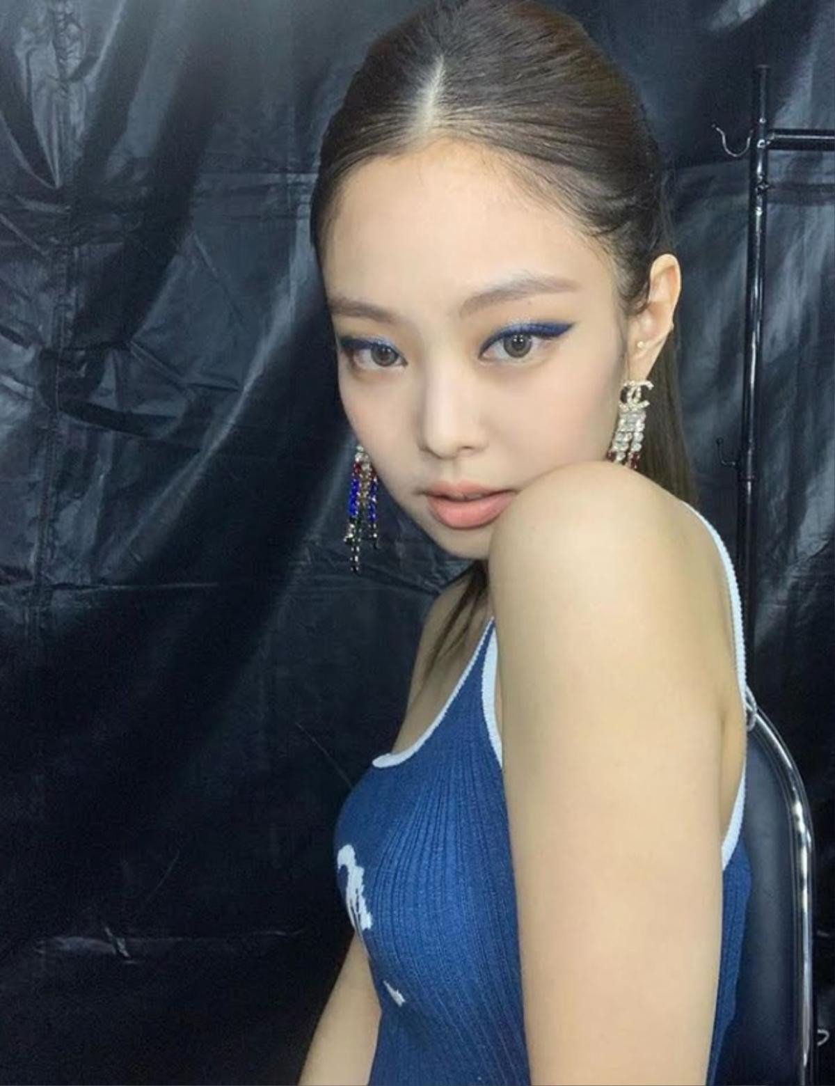 Jennie (BlackPink) xứng danh 'thánh tạo trend' của làng make up với 1001 style độc lạ Ảnh 9