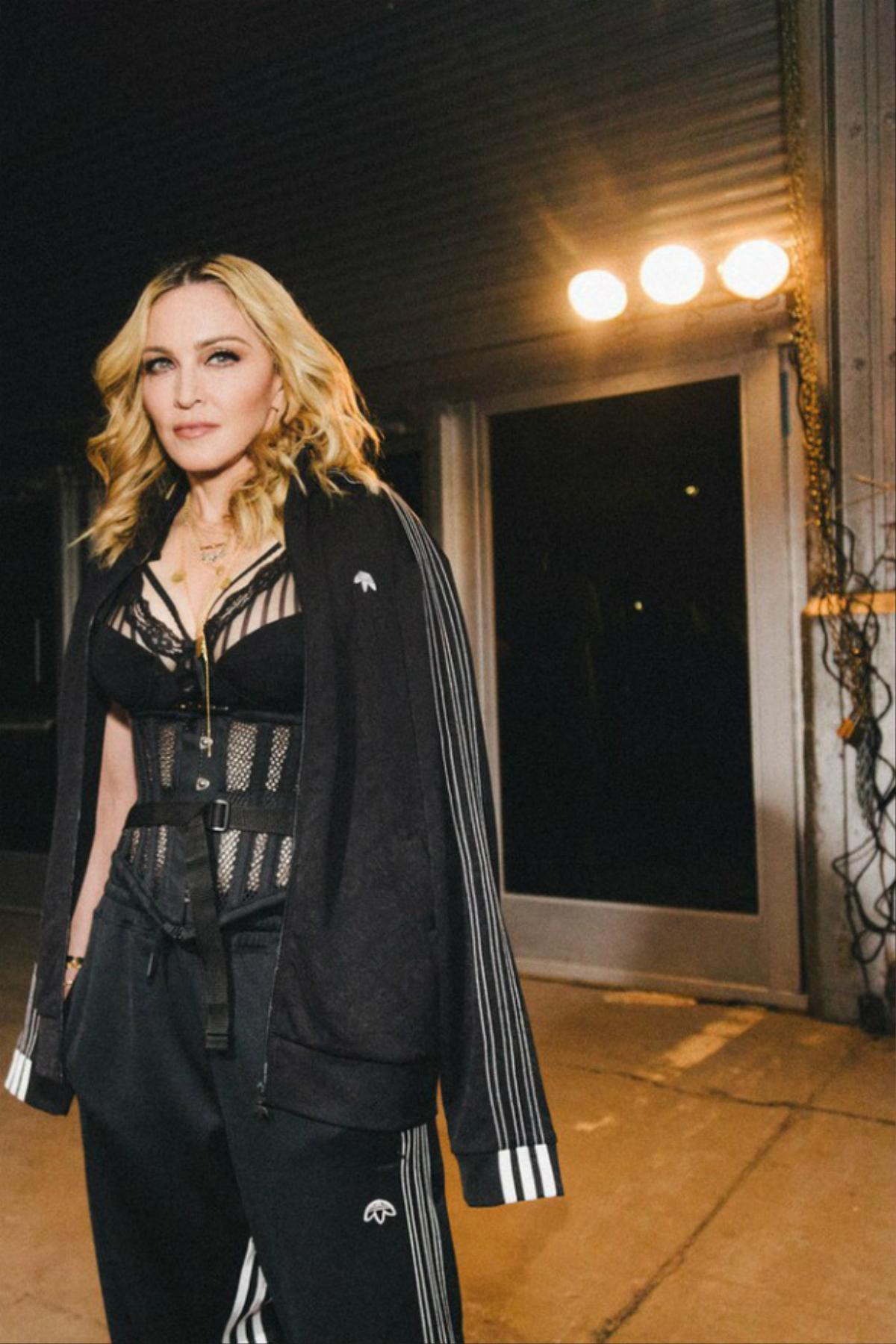 'Nữ hoàng nhạc pop' Madonna gây bất ngờ khi khoe thân hình gợi cảm khó tin ở tuổi 62 Ảnh 5