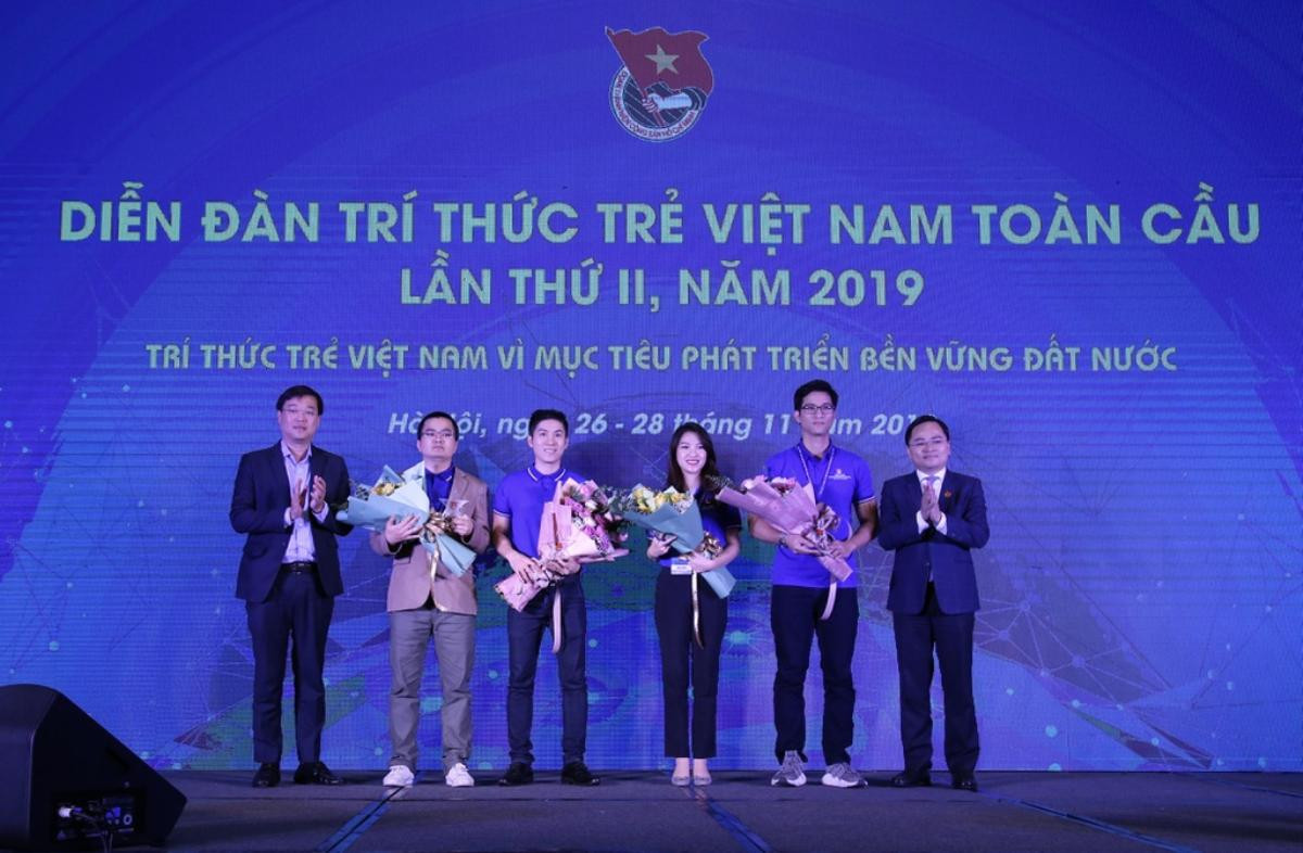 Du học sinh lo lắng trước nguy cơ bị trục xuất Ảnh 2