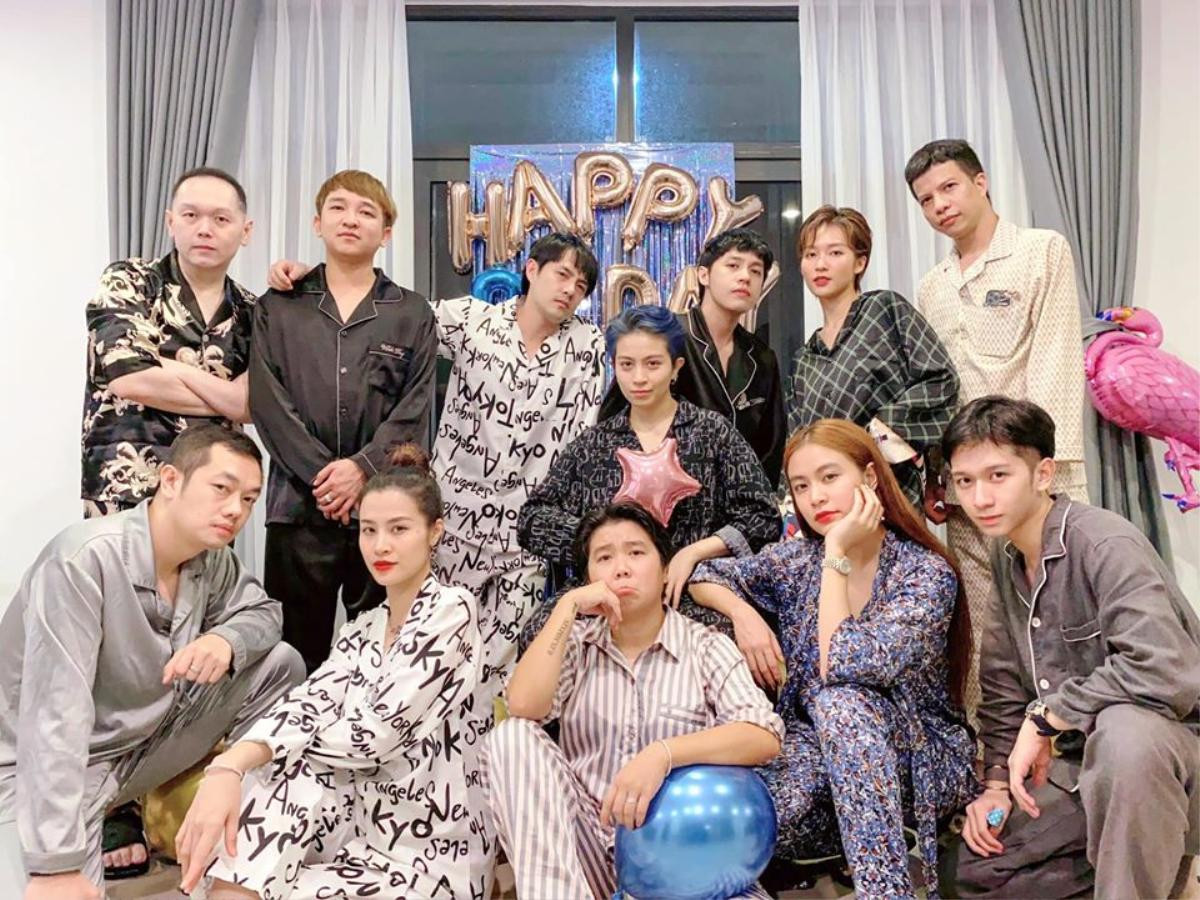 Dự sinh nhật Gil Lê: Đông Nhi diện pijama che bụng bầu, Mai Phương Thúy to đô nhất đội Ảnh 2