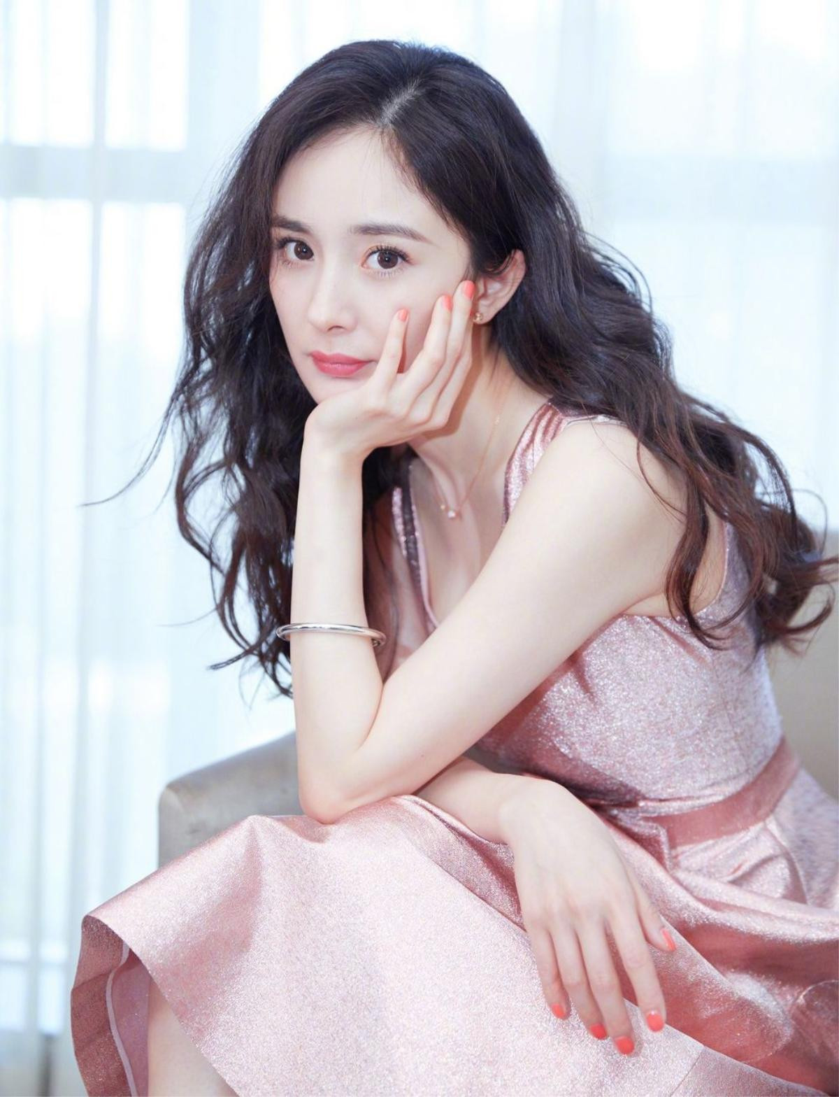 8 mỹ nhân 8x đẹp nhất showbiz Hoa ngữ: Dương Mịch, Angelababy vẫn phải xếp sau 2 người này Ảnh 4