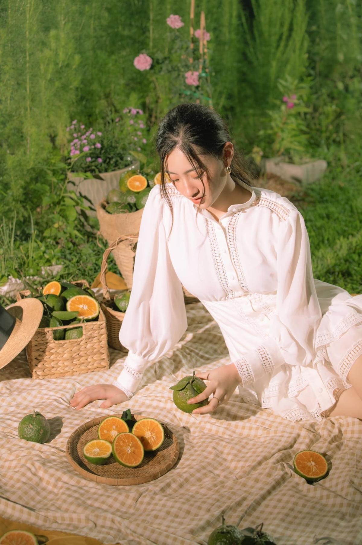 'Nữ hoàng lookbook' Lương Thùy Linh cân mọi concept: Thần thái kiêu sa khiến fan không thể rời mắt Ảnh 52