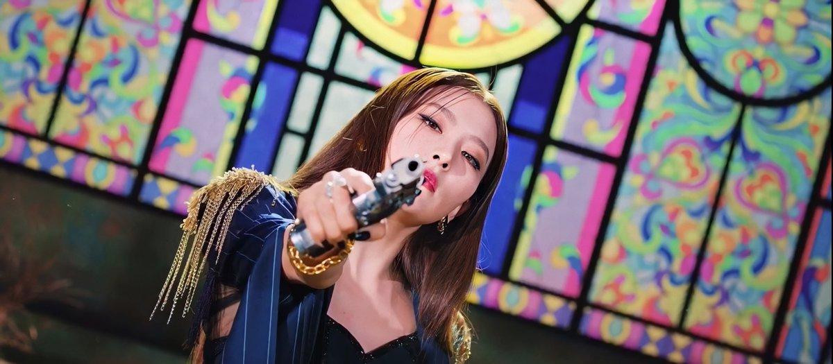 Fan phát hiện lý do thật sự khiến MV Monster’ của Irene & Seulgi đột nhiên bị delay Ảnh 4