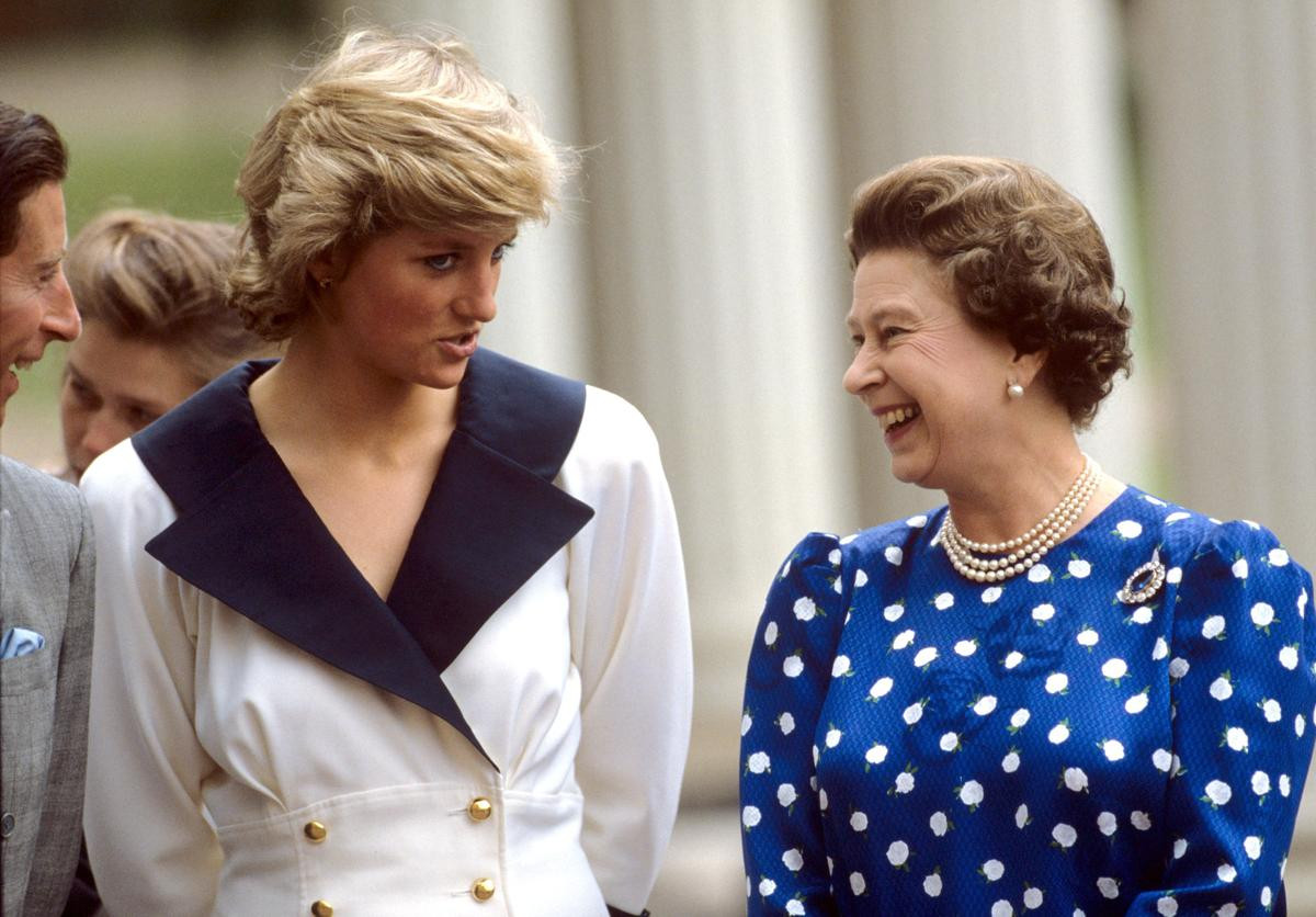 Mối quan hệ căng thẳng giữa Nữ hoàng Elizabeth II và cố Công nương Diana Ảnh 1