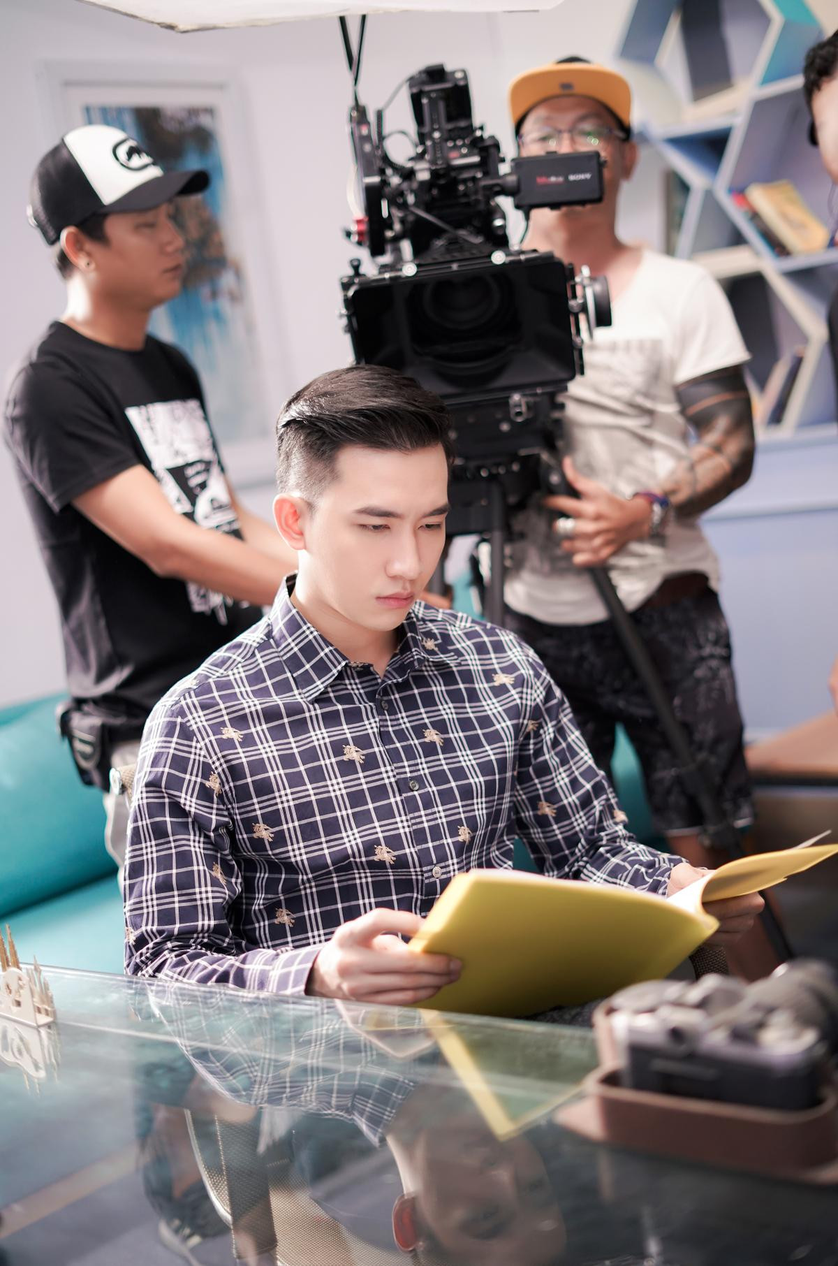 'Nam thần' Võ Cảnh lần đầu thử sức vai nam chính webdrama hài cùng Thu Trang - Tiến Luật Ảnh 9