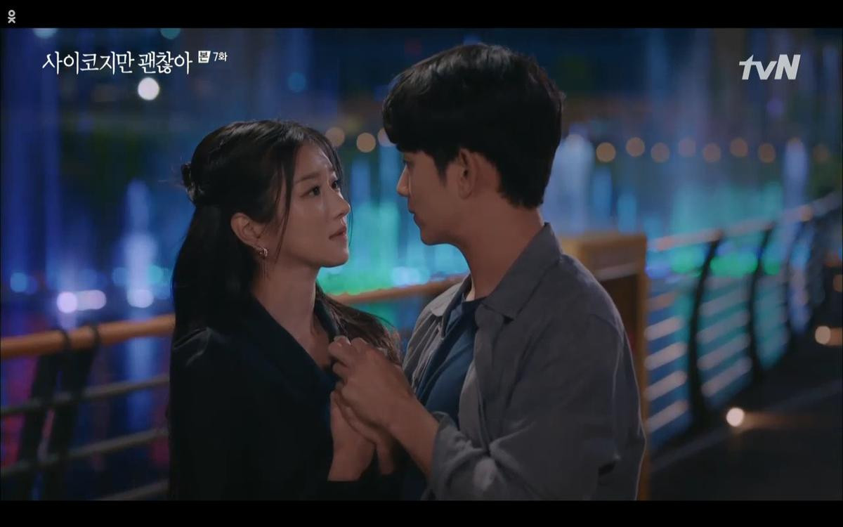 'Điên thì có sao' tập 7: Bị Kim Soo Hyun từ chối lời tỏ tình Seo Ye Ji cắt phăng mái tóc dài? Ảnh 13