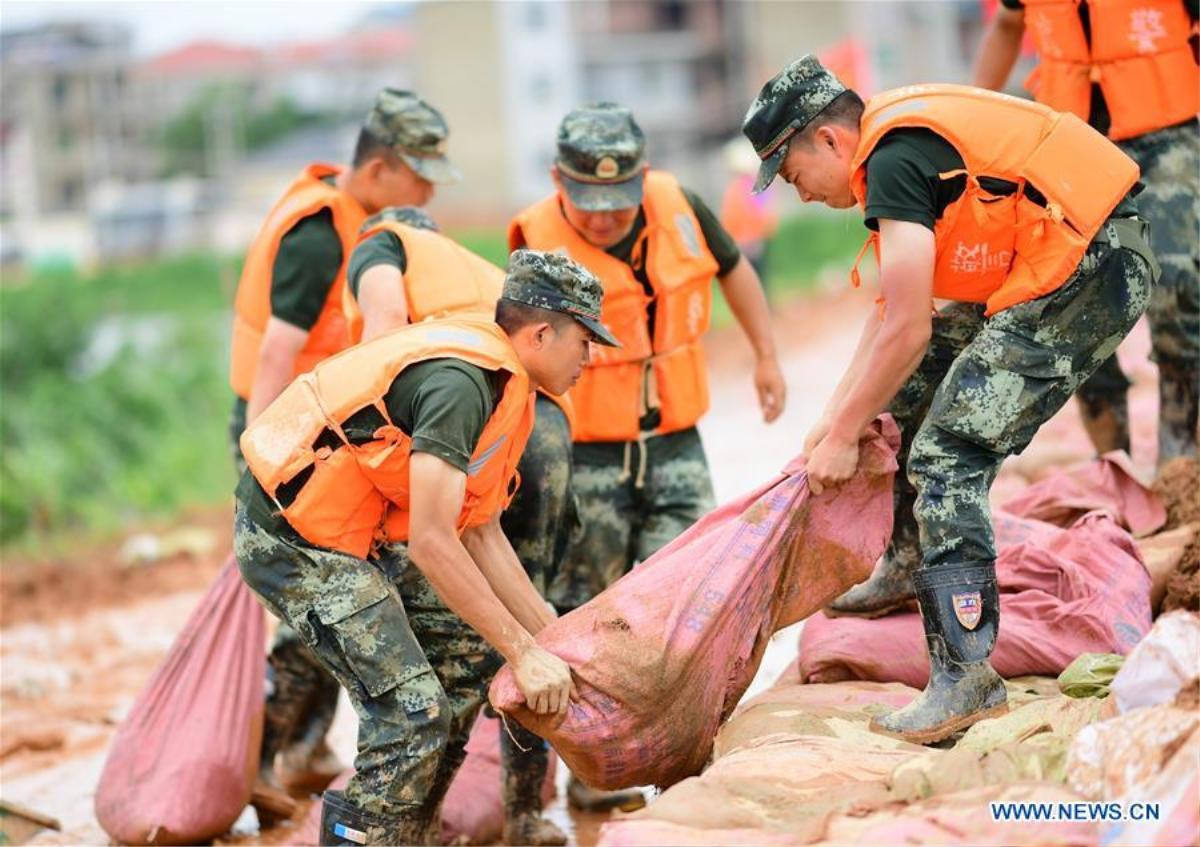 Hồ nước ngọt lớn nhất Trung Quốc vượt đỉnh đại hồng thủy 1998, 1 tỉnh vỡ 14 đê ban bố tình trạng thời chiến Ảnh 9