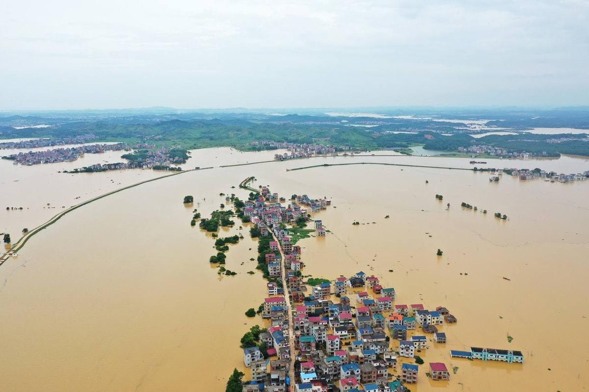 Hồ nước ngọt lớn nhất Trung Quốc vượt đỉnh đại hồng thủy 1998, 1 tỉnh vỡ 14 đê ban bố tình trạng thời chiến Ảnh 1