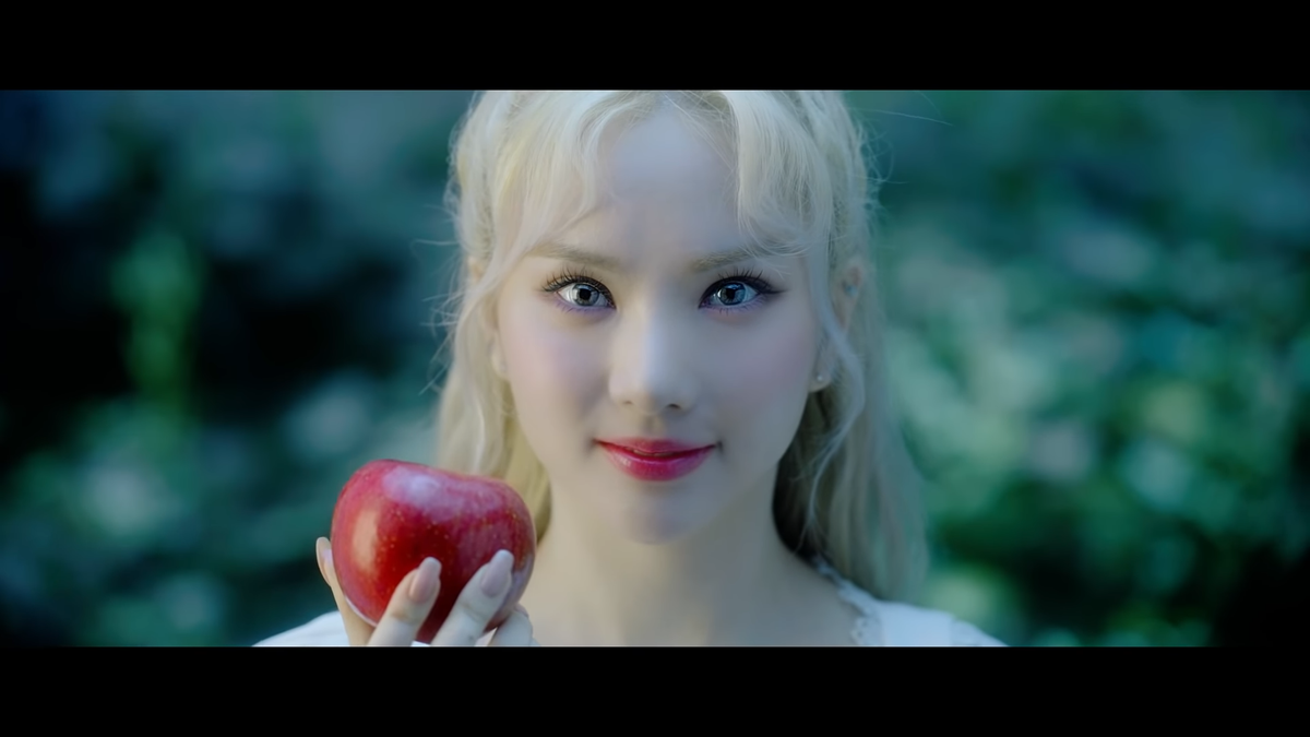 GFriend chính thức comeback với MV Apple: Nhạc bị chê ngang phè, còn vũ đạo thì na ná Girl's Day? Ảnh 2