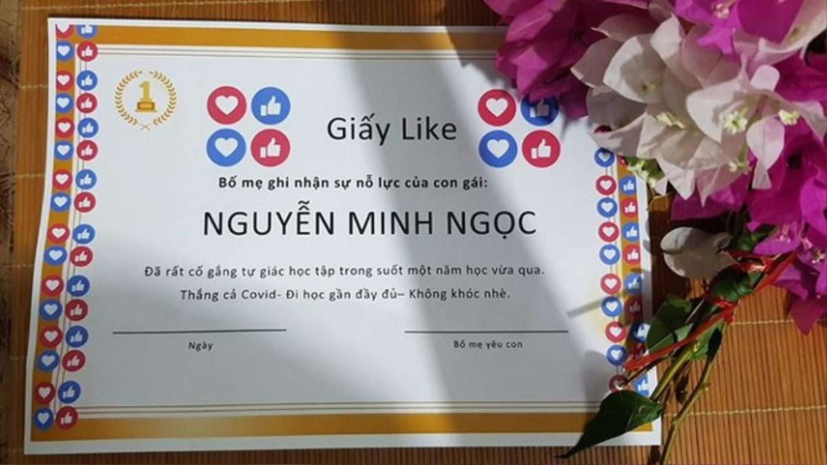 Phụ huynh sáng tạo 'giấy like' và tổ chức luôn lễ bế giảng tại nhà để động viên 2 cô con gái nhận 'mưa' lời khen Ảnh 2