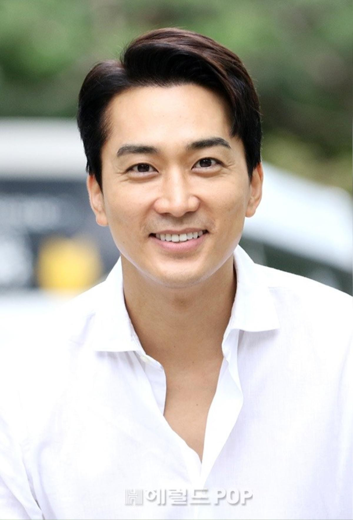 Song Seung Hun - Jo In Sung: Tài tử 'ế vợ' tuổi 40, hút hồn triệu trái tim phái nữ sau 20 năm 'Trái tim mùa Thu' và 'Classic' Ảnh 3