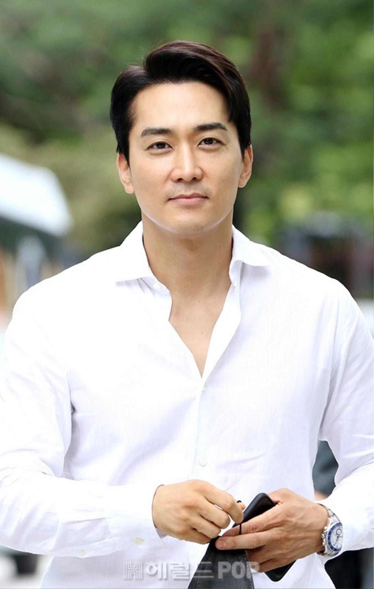 Song Seung Hun - Jo In Sung: Tài tử 'ế vợ' tuổi 40, hút hồn triệu trái tim phái nữ sau 20 năm 'Trái tim mùa Thu' và 'Classic' Ảnh 9