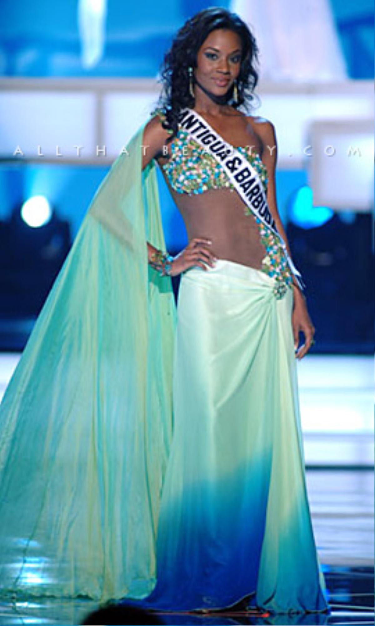 Đầm dạ hội trên 1 đằng dưới 1 nẻo ở Miss Universe, Việt Nam có 1 cực phẩm! Ảnh 11