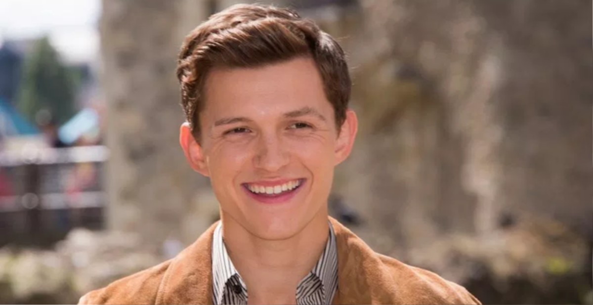 Chết cười với đoạn clip Tom Holland bị xét nghiệm COVID-19 Ảnh 1