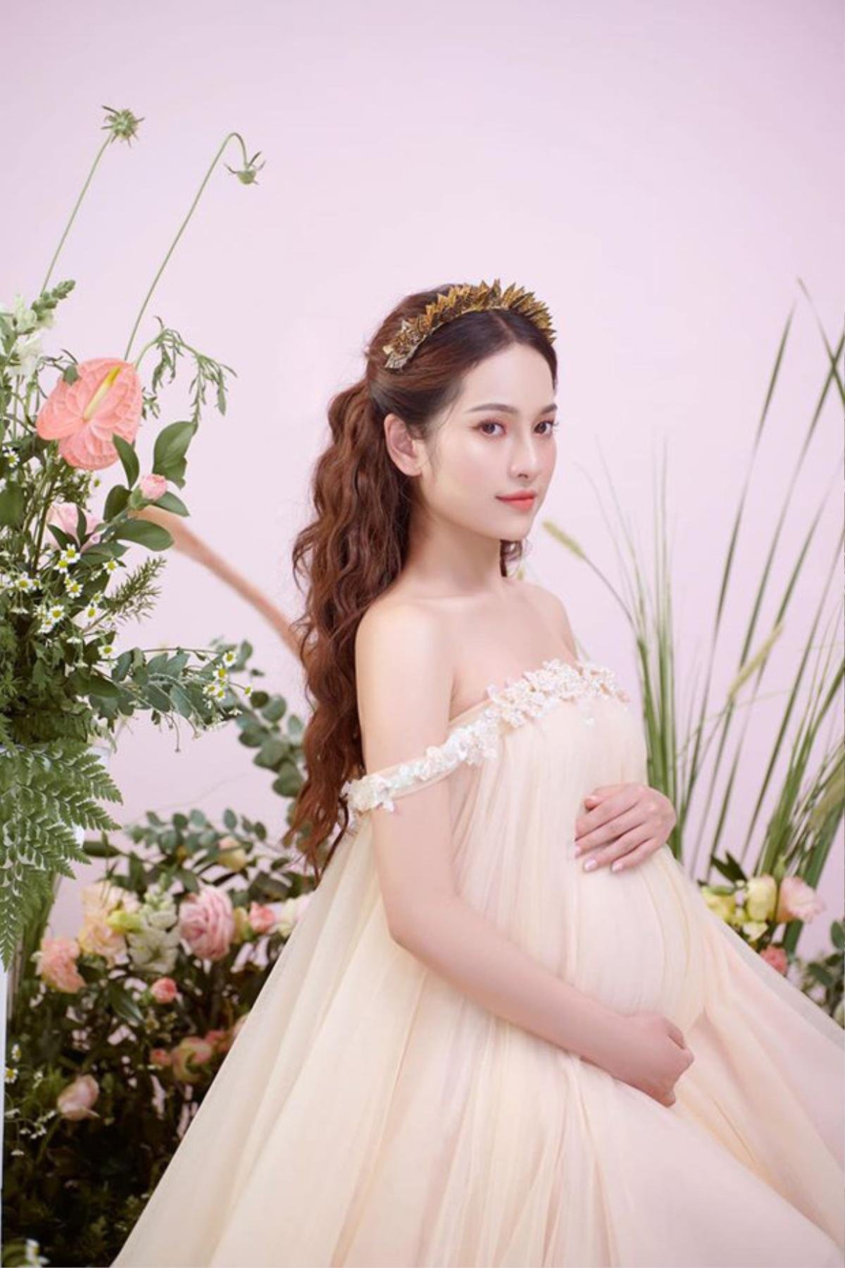 Tung bộ ảnh mẹ bầu song thai: Bà xã Dương Khắc Linh là minh chứng cho khoảnh khắc 'phụ nữ đẹp nhất khi mang bầu' Ảnh 6