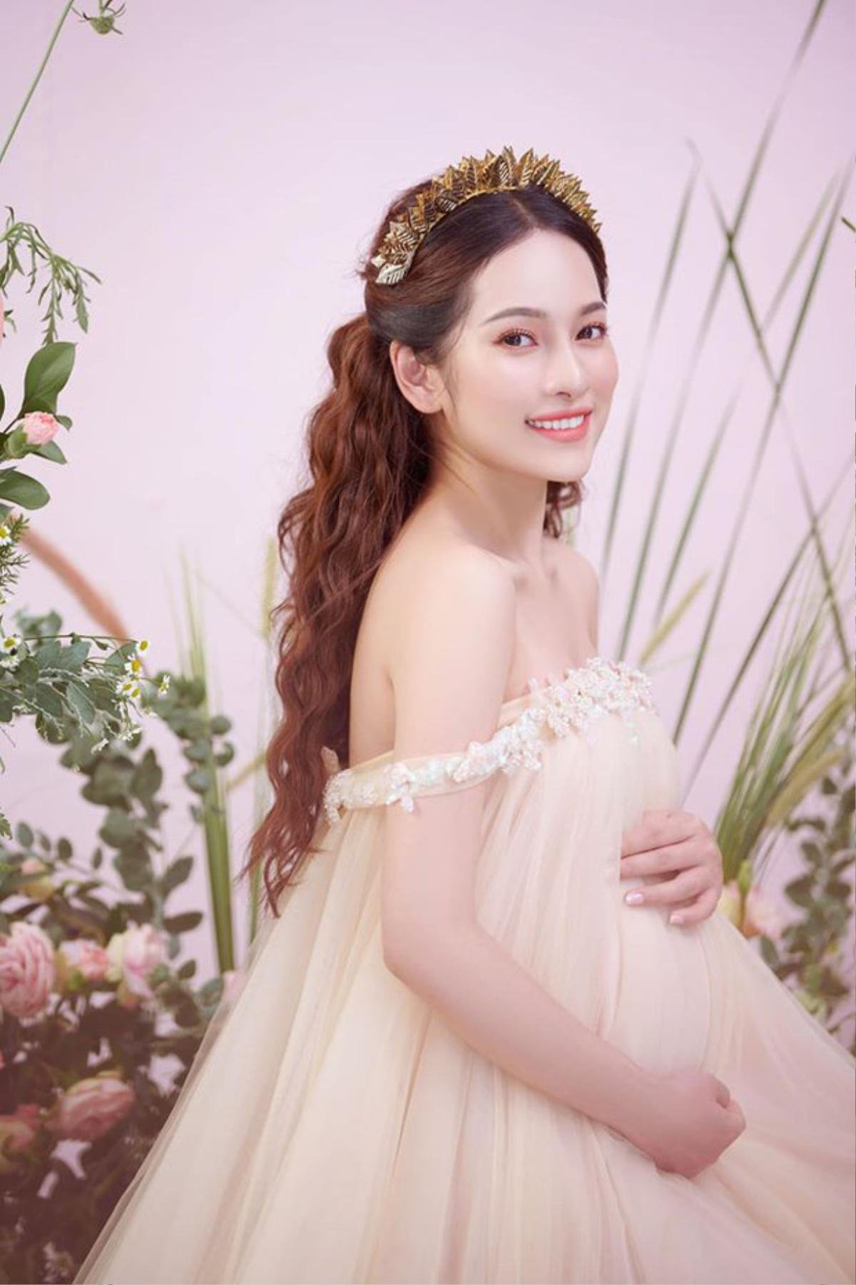 Tung bộ ảnh mẹ bầu song thai: Bà xã Dương Khắc Linh là minh chứng cho khoảnh khắc 'phụ nữ đẹp nhất khi mang bầu' Ảnh 1