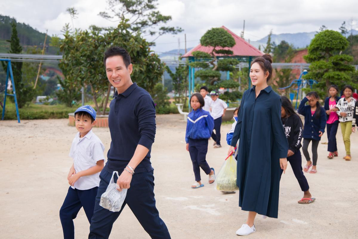 Lý Hải - Minh Hà kêu gọi quyên góp, trực tiếp lên vùng cao lắp đặt máy lọc nước cho người dân Ảnh 4