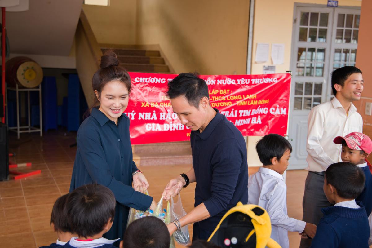 Lý Hải - Minh Hà kêu gọi quyên góp, trực tiếp lên vùng cao lắp đặt máy lọc nước cho người dân Ảnh 5